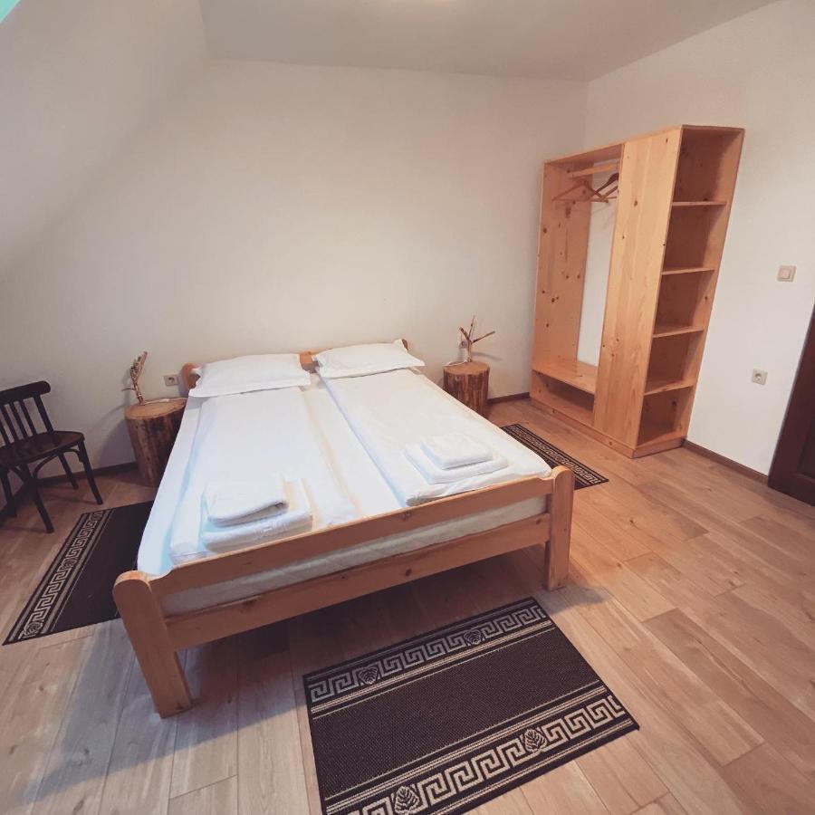 Bed and Breakfast Famives Vendeghaz Racul Exterior foto