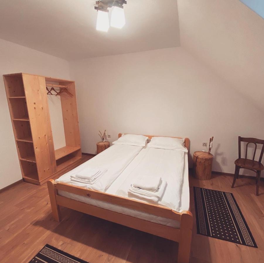 Bed and Breakfast Famives Vendeghaz Racul Exterior foto