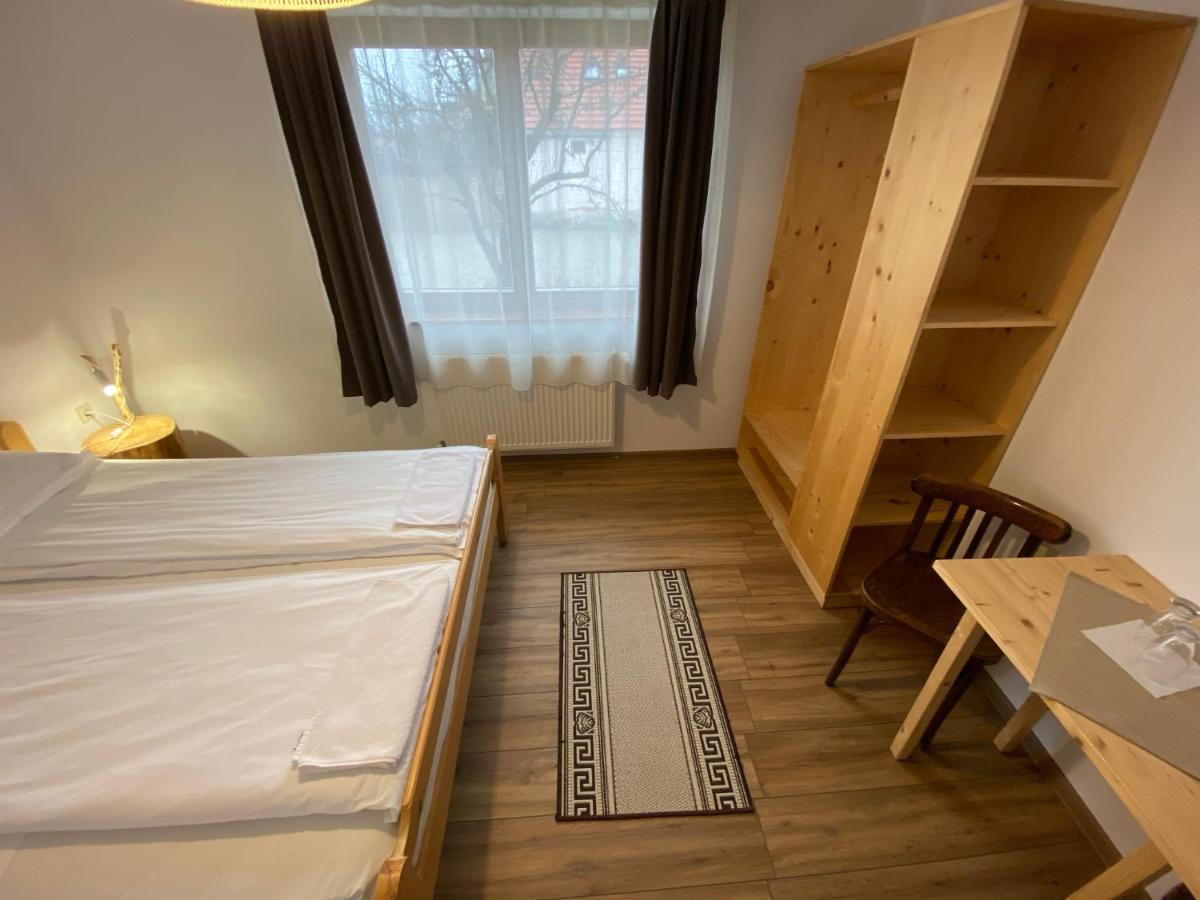 Bed and Breakfast Famives Vendeghaz Racul Exterior foto