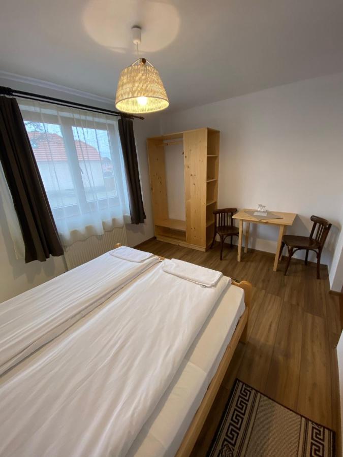Bed and Breakfast Famives Vendeghaz Racul Exterior foto