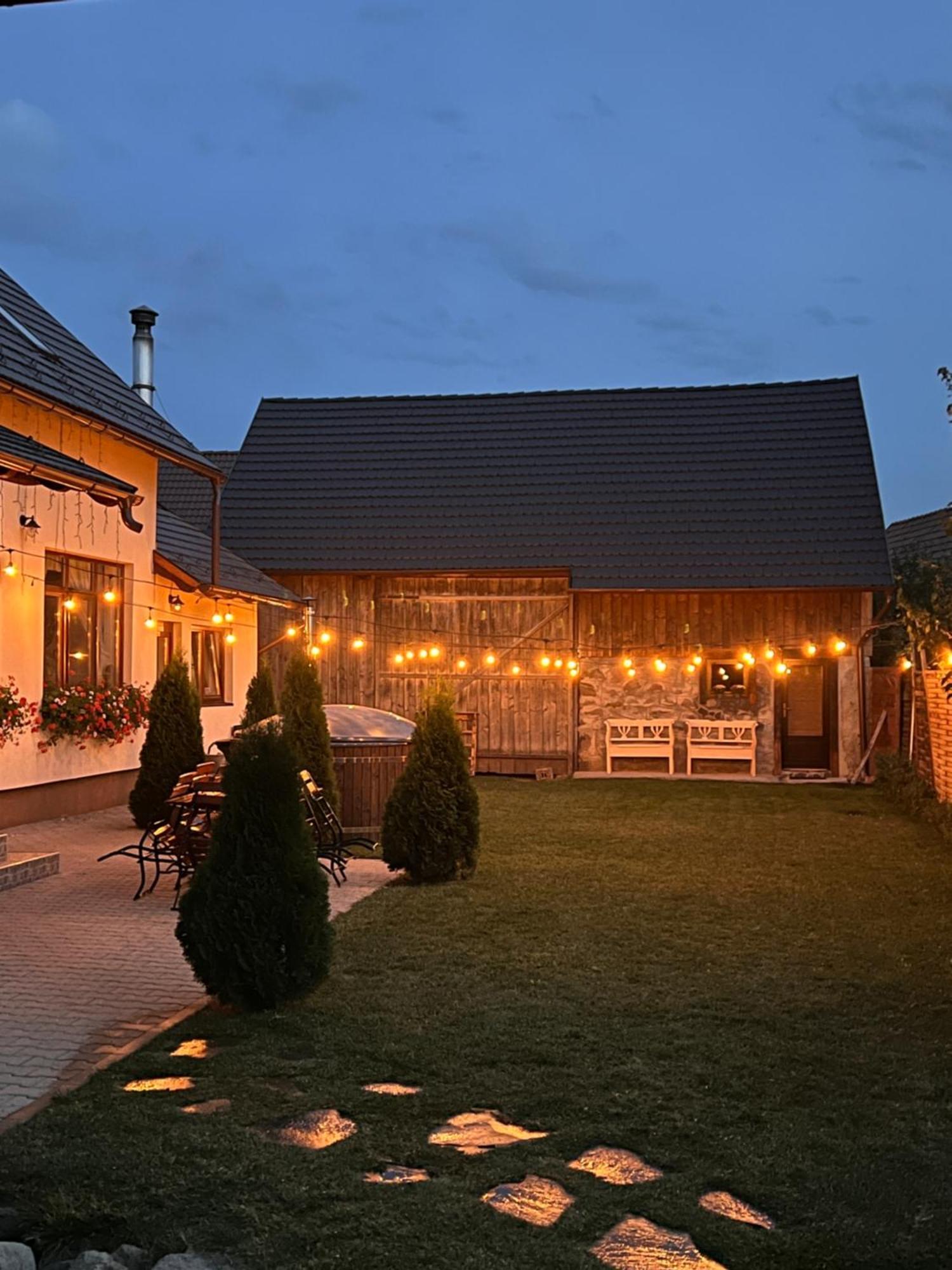 Bed and Breakfast Famives Vendeghaz Racul Exterior foto