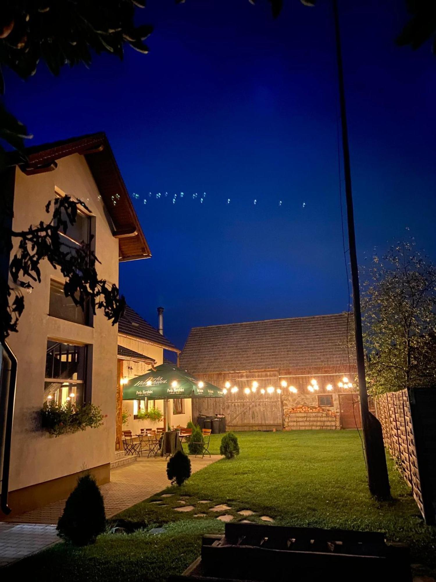 Bed and Breakfast Famives Vendeghaz Racul Exterior foto